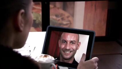 Компания 1: Широко раздвинутые ноги для мистера Скотта