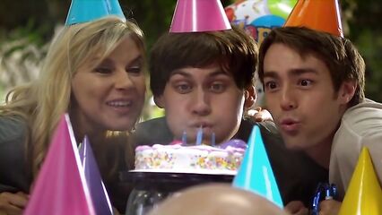 Мальчишник: Первый опыт | Milf (2010) эротическая комедия