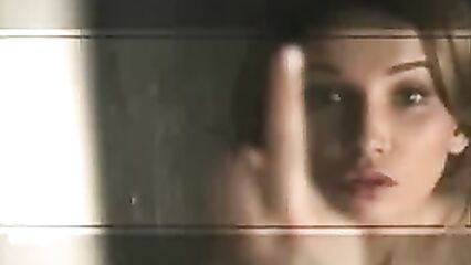 Голая Анфиса Чехова принимает душ