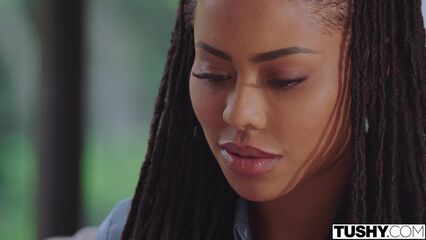 Анальный секс с прелестной красивой молодой мулаткой