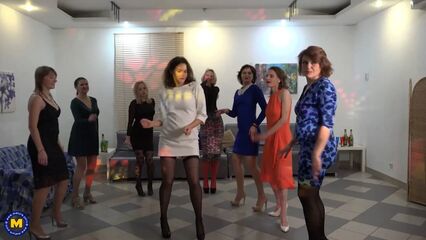 Сосите все! Мне не жалко... Mature Cock sharing party!