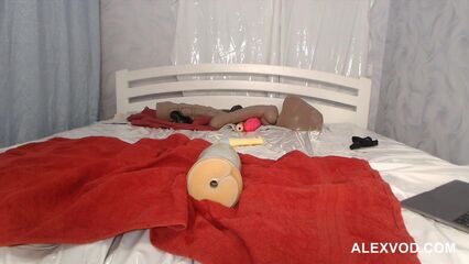 Домашнее фистинг порно в анал с большим толстым дилдо