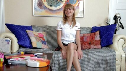 Студенческое русское порно на уютном мягком диванчике