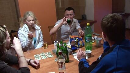 Русское порно: студенческая пьяная групповая секс оргия