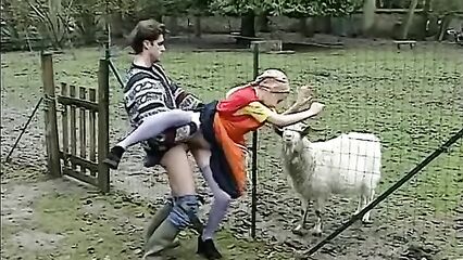 Немецкий ретро порнофильм о групповом сексе с фистингом