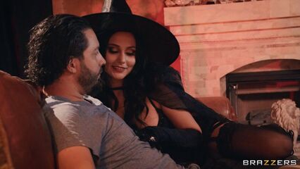 Лучшее от Brazzers: Счастливого Хэллоуина, порнофильм