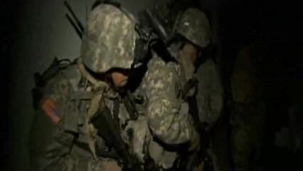 Американские солдаты трахнули девушку в Ираке