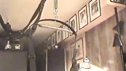 Толстый член еле входит в вагину