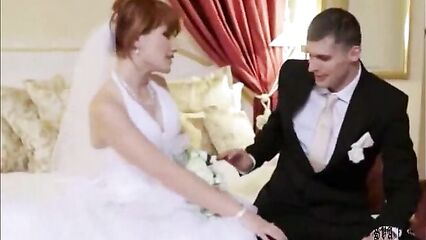 Русской невесте муж с другом засунули две шняги в очешник одновременно