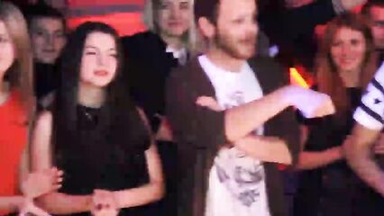 В ночном клубе Воронежа студентка за деньги выпила стакан спермы