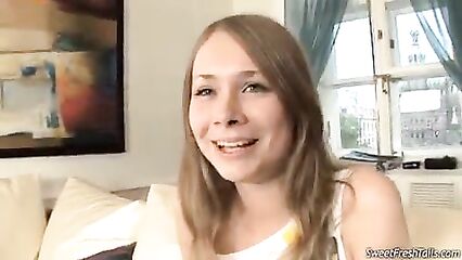 Молодая студентка будущая журналистка Катя