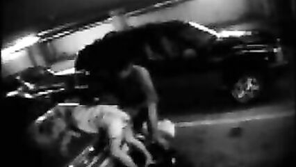 Порно видео с камеры наблюдения в подземном гараже
