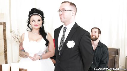 Групповой секс прямо в зале ЗАГСа после бракосочетания