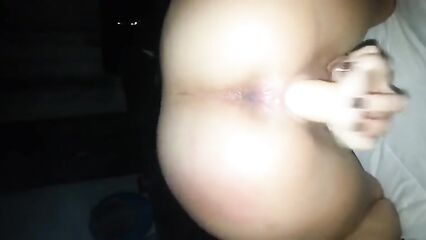 Домашнее порно: девушка разогревает киску перед сексом