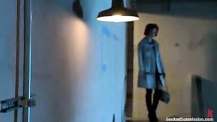 Жена политика подверглась пыткам