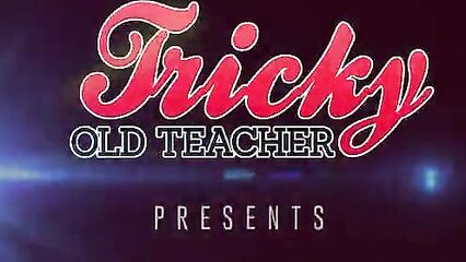 Старый учитетель по музыке трахнул студентку