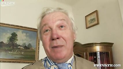 Дед со своим взрослым сыном сняли Мамашу с дочкой