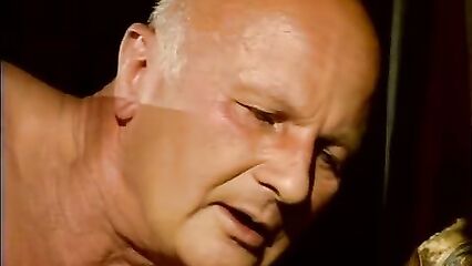 Монашки всегда готовы к прибытию кардинала!