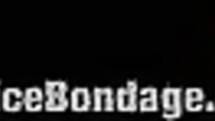 БДСМ с татуированной худой блондинкой