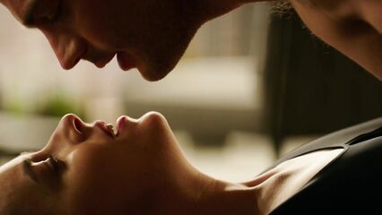 На пятьдесят оттенков темнее (Расширенная версия)