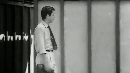 Тинто Брасс: Кто работает, тот потерян (На вершине мира) 1963