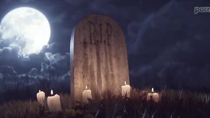 Страшное чудовище на каждый Хэллоуин выходит на волю