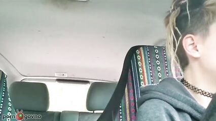 Вибрация внутри вагины в магазине и во время езды