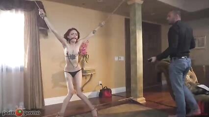 Связал и жестко трахнул в анал худую пленницу!