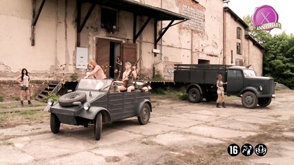 Бесславные сучки | Inglorious Bitches — порно фильм XXX пародия