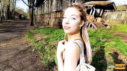 Русская молоденькая минетчица в глухой забитой деревне