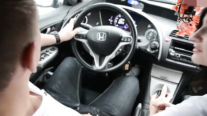 Домашнее любительское порно: минет в авто с проглотом спермы