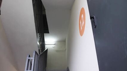 Скрытая камера в подъезде многоэтажки зафиксировала секс