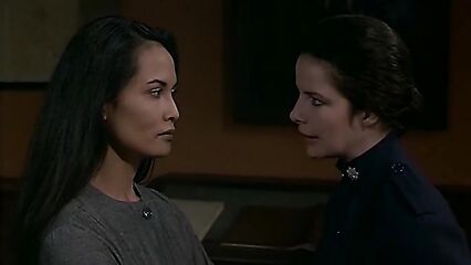 Черная Эммануэль: Бунт в женской тюрьме (1982) с русским переводом