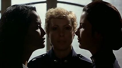 Черная Эммануэль: Бунт в женской тюрьме (1982) с русским переводом