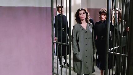 Эротический фильм Эммануэль: Насилие в женской тюрьме (с русским переводом)