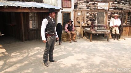 Разыскиваются | Wanted (2015) порно вестерн с русским переводом