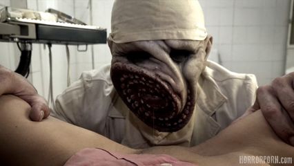 Кошмарный дантист на пару с медсестрой доминируют над пациентом