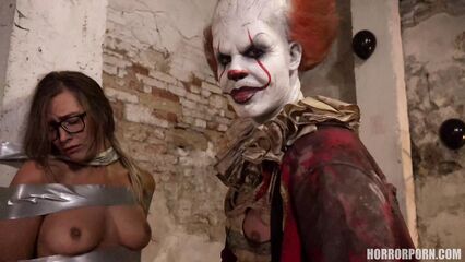 ОНО это клоун | IT is a clown (horrorporn, порно ужасы)