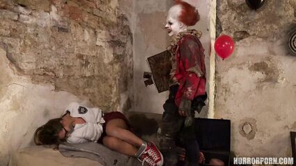 ОНО это клоун | IT is a clown (horrorporn, порно ужасы)