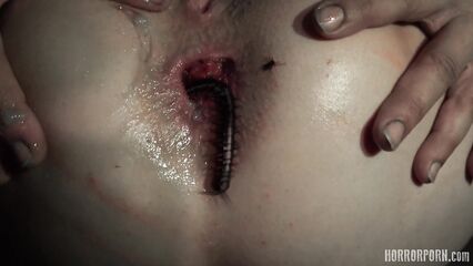 Порно ужасы: Проклятая монахиня в заброшенном монастыре