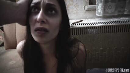 Страшный демон вселился в тело невинной девушки