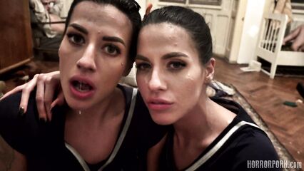 Шизоидные близнецы | Schizoid twinsc [порно ужасы]