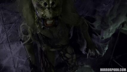 Женщина-паук спермопожирательница — порно ужастик +18