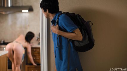 Пасынок и мачеха: анальный секс, с русским переводом!