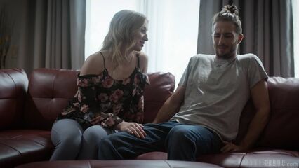 Тётино гостеприимство. История Райли Рейес, с переводом