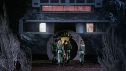 Зверь из космоса — эротическое кино, фантастика, треш