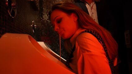 Тиффани, страсть к подчинению (2021) с русским переводом