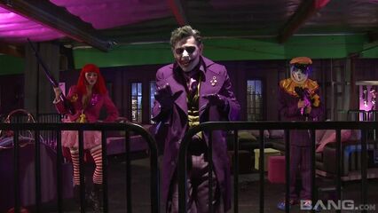 Бэтмен: Тёмная Ночь - Порно-пародия с русским переводом