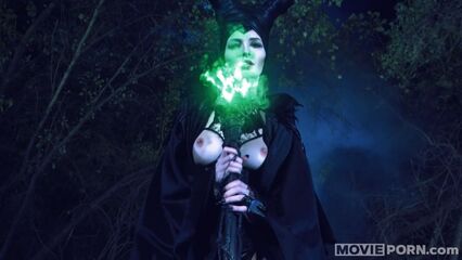 Порно фильм 11: Злая сука | Maleficunt (2020)